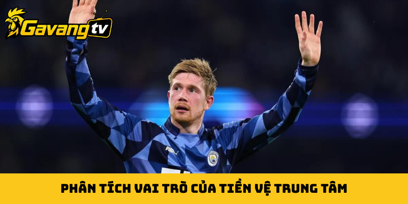 Phân tích vai trò của tiền vệ trung tâm